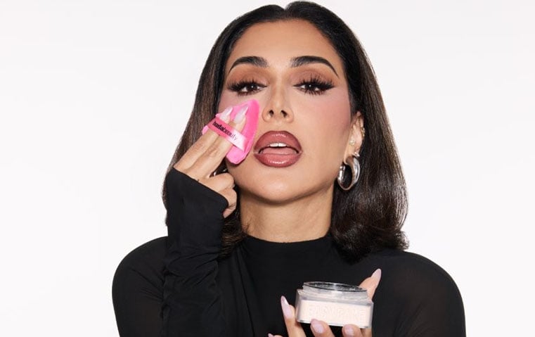 هدى قطان تستعيد ملكية Huda Beauty بالكامل